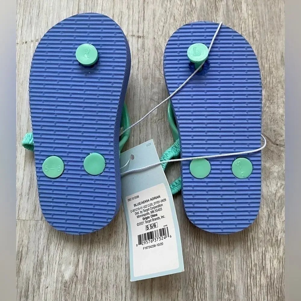 Cat & Jack | Girls Kids Rainbows Sandals Flip Flops Shoes | NWT | Small 5/6